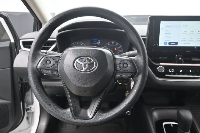 Used 2025 Toyota Corolla LE FWD image 5