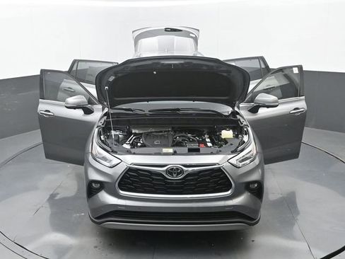 New 2026 Toyota Highlander Platinum AWD/4WD image 35