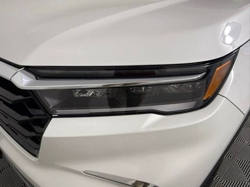 Used 2025 Honda Pilot Elite image 11