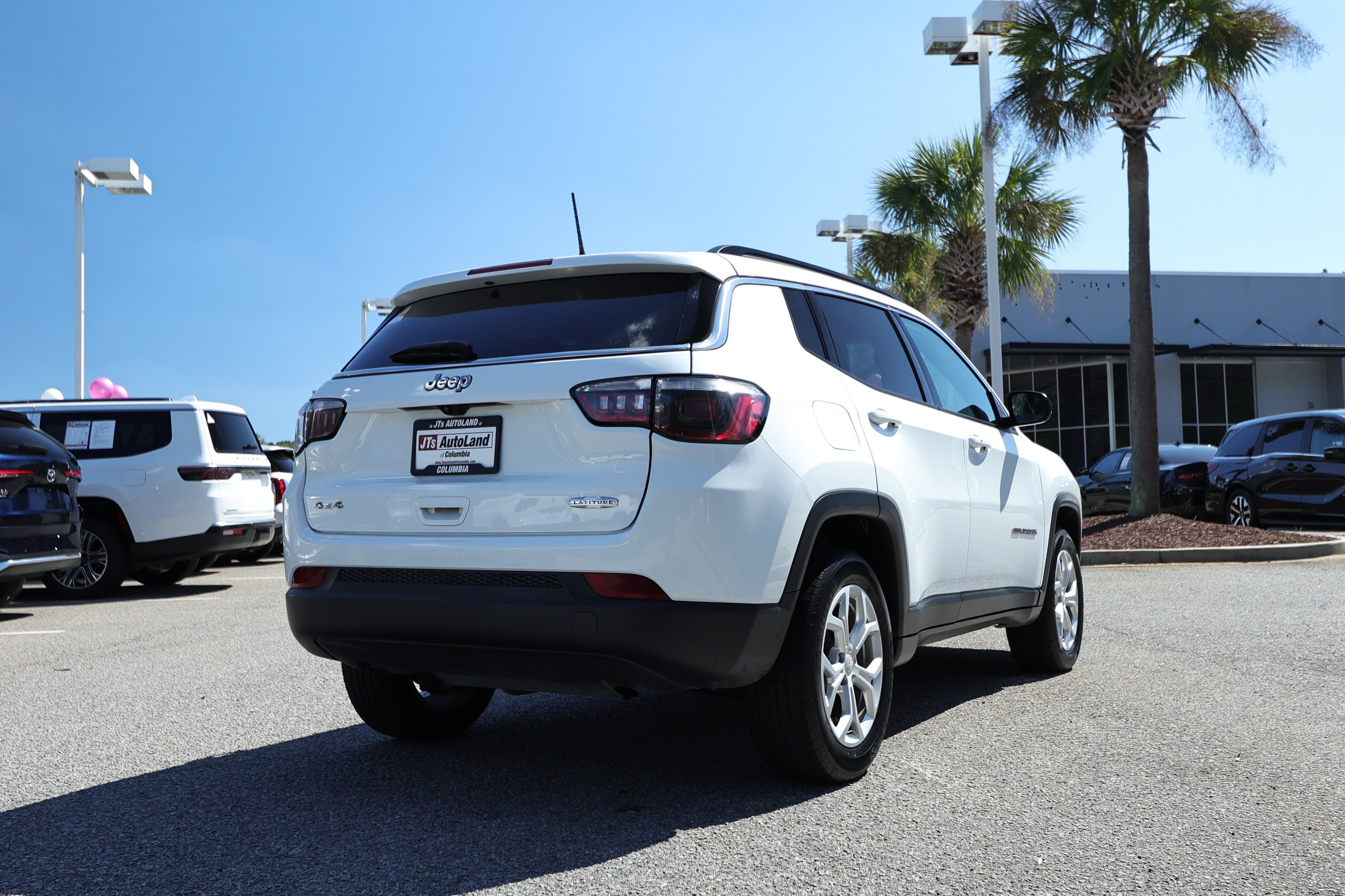 Used 2024 Jeep Compass Latitude AWD/4WD image 6