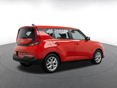 Used 2025 Kia Soul LX w/ LX Technology Package FWD image 9