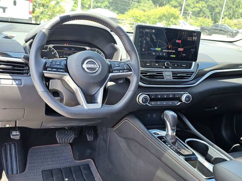 Used 2024 Nissan Altima 2.5 SR w/ SR Premium Package FWD image 33