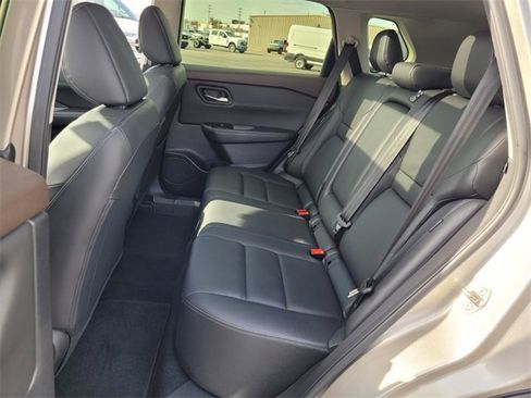 Used 2023 Nissan Rogue SL image 9