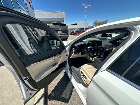 Used 2023 BMW 530i w/ Convenience Package RWD image 6