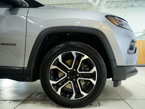 Used 2023 Jeep Compass Limited image 9