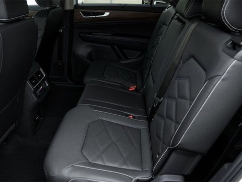 New 2026 Volkswagen Atlas SE image 24