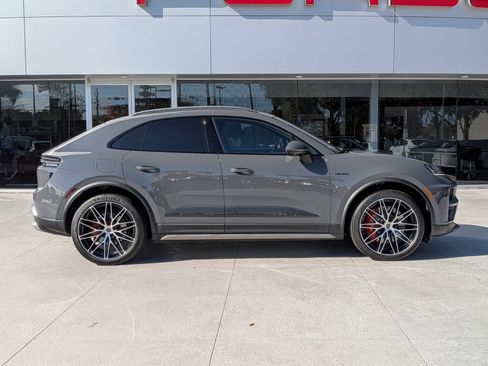 New 2025 Porsche Macan Turbo Electric image 8