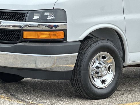 Certified 2017 Chevrolet Express 2500 image 9