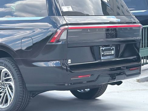 New 2026 Lincoln Navigator Reserve AWD/4WD image 7