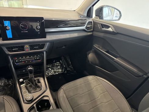 New 2026 Volkswagen Taos SE image 12