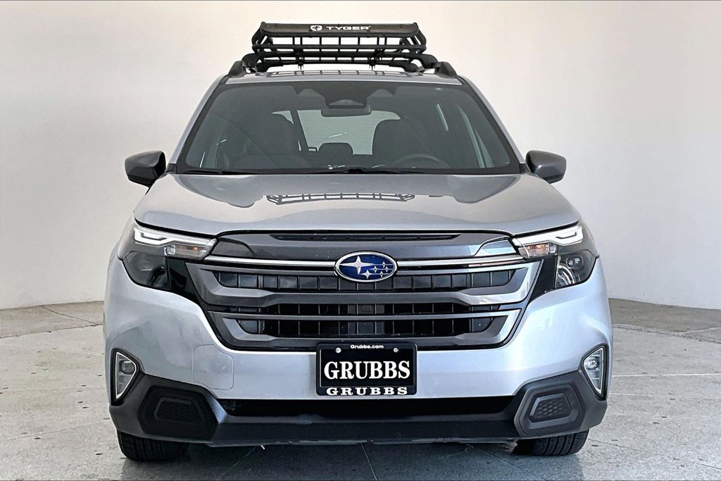 Used 2025 Subaru Forester Premium AWD/4WD image 3