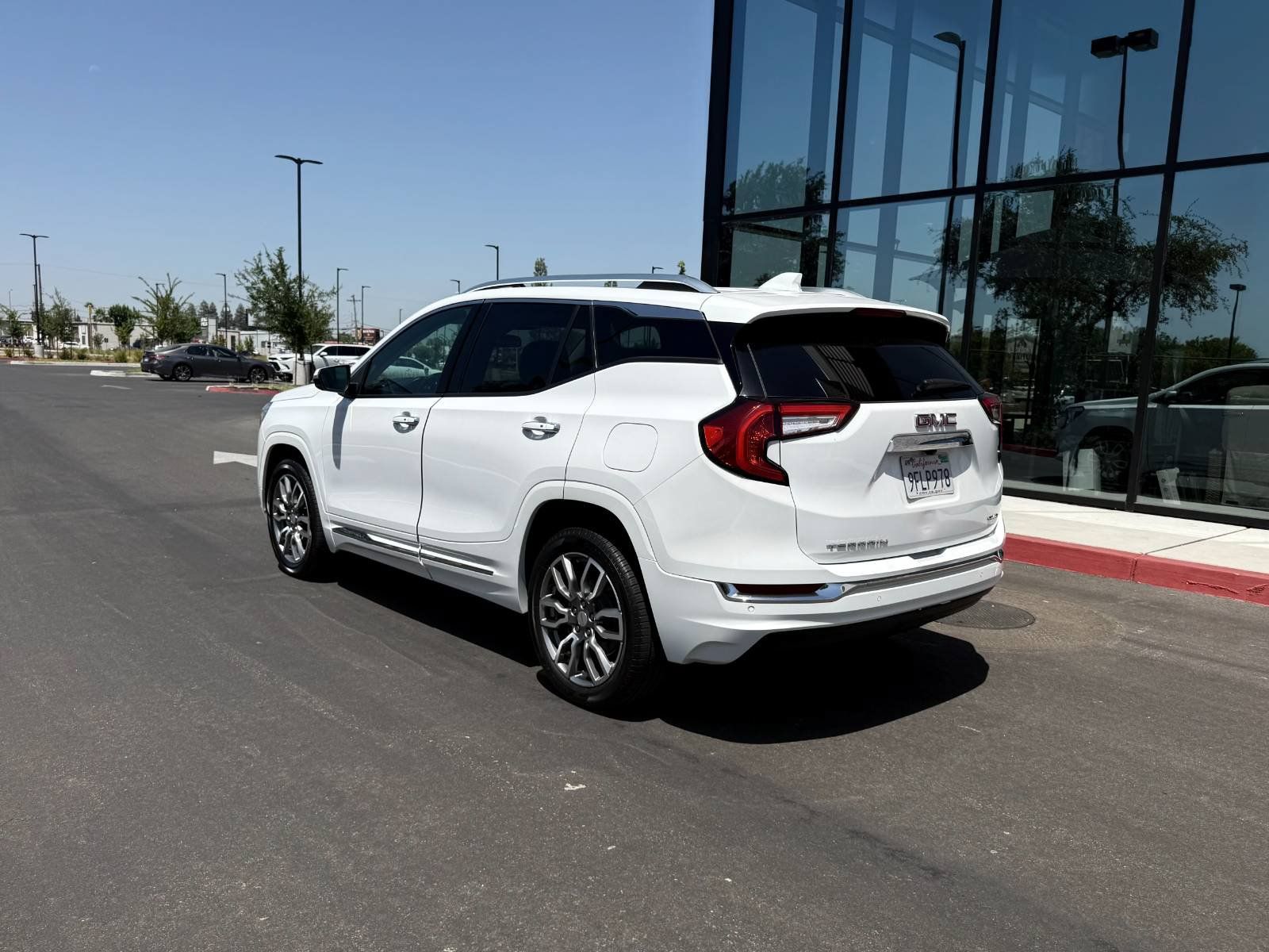 Used 2022 GMC Terrain Denali w/ Denali Premium Package AWD/4WD image 10