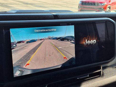 Used 2025 Jeep Gladiator Sport image 11