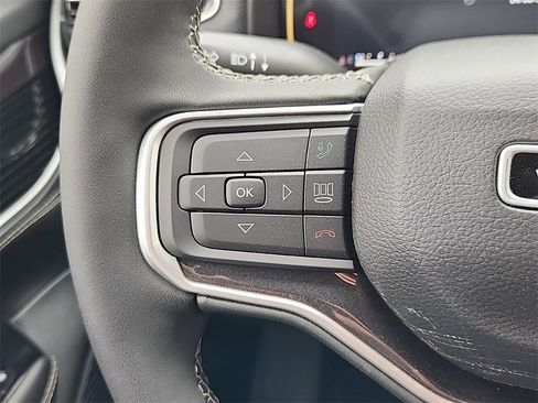 New 2024 Jeep Wagoneer L 4WD w/ Premium Group I image 16