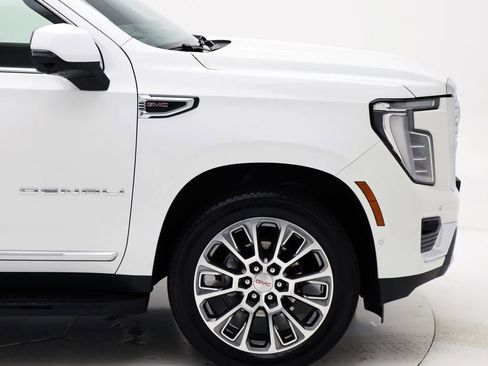 Used 2025 GMC Yukon XL Denali image 3