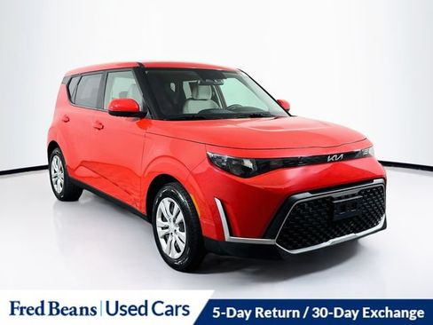 Used 2023 Kia Soul LX FWD image 1