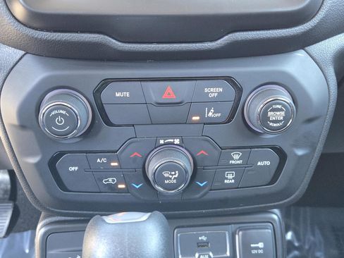 Certified 2022 Jeep Renegade Latitude image 12