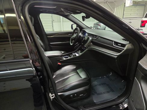 Used 2024 Jeep Grand Cherokee Limited 4xe AWD/4WD image 32