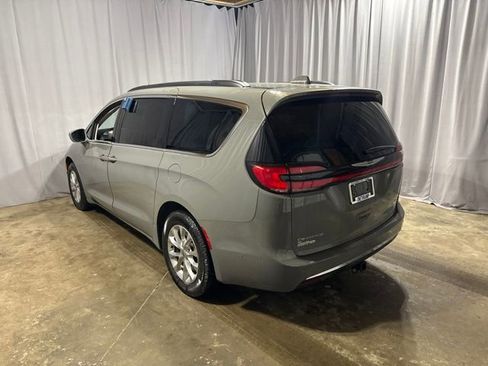 Used 2022 Chrysler Pacifica Touring-L w/ Uconnect Theater Family Group AWD/4WD image 35