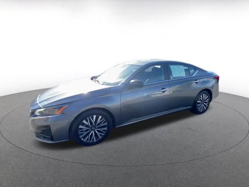 Used 2025 Nissan Altima 2.5 SV image 8