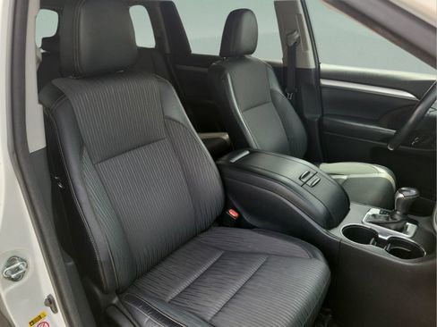 Used 2018 Toyota Highlander Plus AWD/4WD image 19