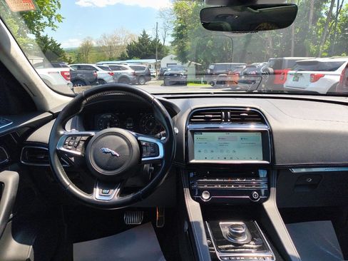 Used 2020 Jaguar F-PACE R-Sport AWD/4WD image 15