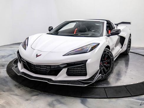 Used 2023 Chevrolet Corvette Z06 w/ Z07 Performance Package image 5