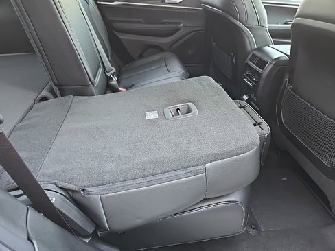 New 2025 Jeep Grand Cherokee Limited w/ Luxury Tech Group II image 90