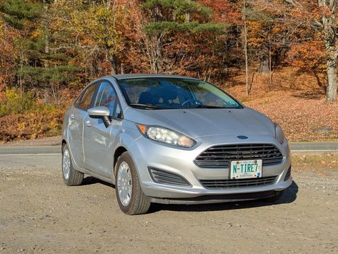 Used 2016 Ford Fiesta S image 1