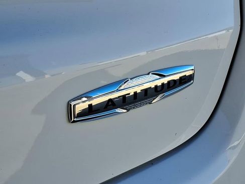 Used 2025 Jeep Compass Latitude image 25