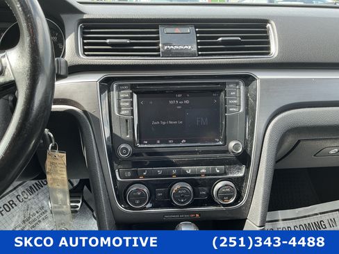 Used 2018 Volkswagen Passat 2.0T R-Line FWD image 16