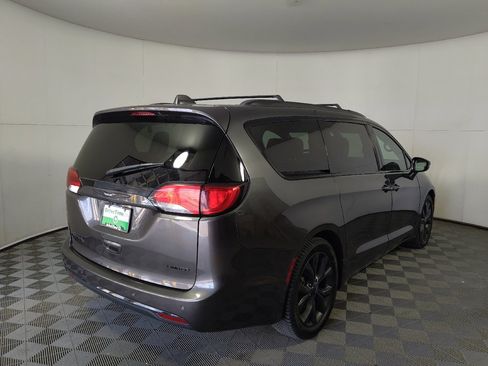 Used 2018 Chrysler Pacifica Limited w/ S Appearance Package FWD image 7