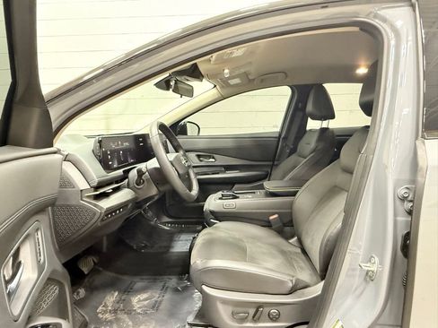 Used 2023 Nissan Ariya AWD image 23