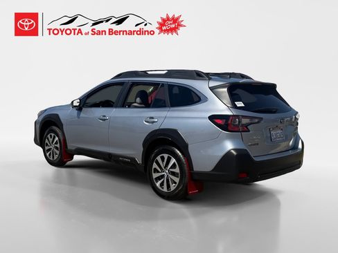 Used 2024 Subaru Outback Premium AWD/4WD image 3