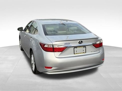 Used 2013 Lexus ES 300h w/ Luxury Pkg FWD image 34