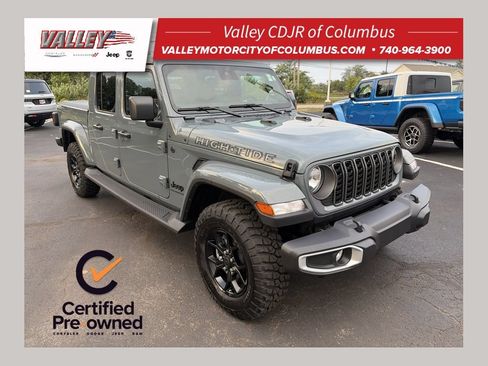 Certified 2025 Jeep Gladiator Sport AWD/4WD image 1
