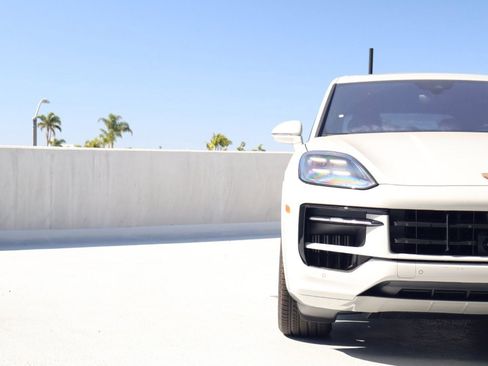 New 2026 Porsche Cayenne GTS image 12