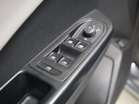 Used 2024 Volkswagen Taos SE FWD image 18