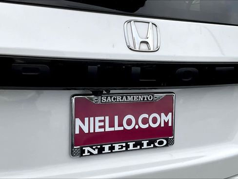 Used 2023 Honda Pilot EX-L image 11