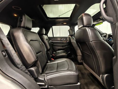 Used 2017 Ford Explorer Limited w/ Equipment Group 301A AWD/4WD image 29