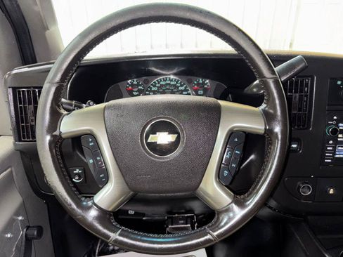 Used 2017 Chevrolet Express 3500 RWD image 15