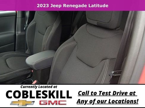 Used 2023 Jeep Renegade Latitude w/ Premium Group image 16