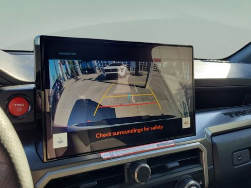 Certified 2025 Toyota Tacoma TRD Off-Road image 18