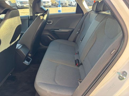 Used 2025 Kia K4 LXS image 25