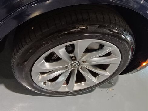 Used 2017 Bentley Bentayga AWD/4WD image 46
