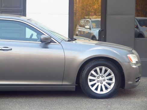 Used 2012 Chrysler 300 RWD image 28
