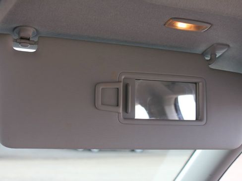 Used 2019 Volkswagen Tiguan SE image 43