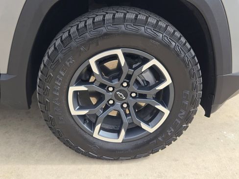 Certified 2026 Chevrolet Equinox ACTIV w/ Convenience Package III image 32