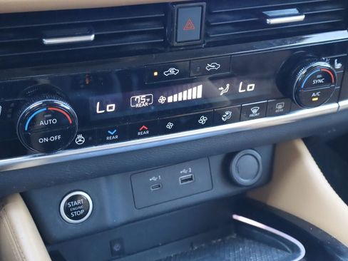 Used 2021 Nissan Rogue Platinum FWD image 24