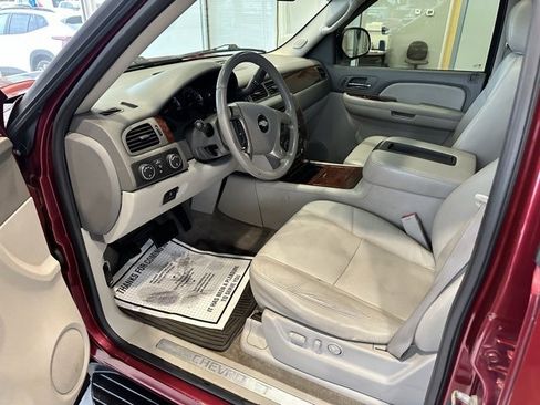Used 2009 Chevrolet Suburban LTZ image 7